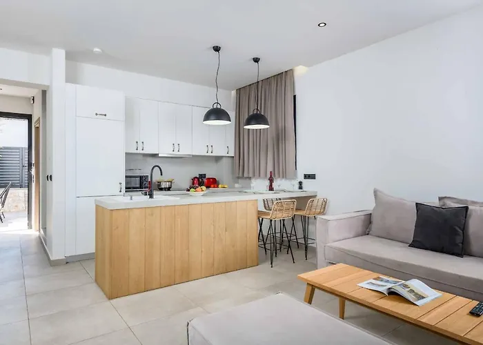 Lambis Harmonia לינדוס